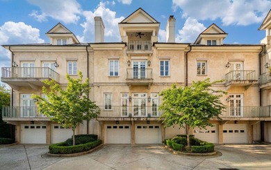 A sophisticated and luxurious townhouse-style condominium - photo 2