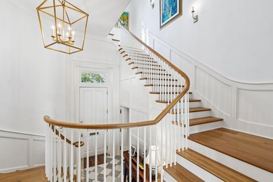 A sophisticated and luxurious townhouse-style condominium - photo 5