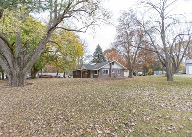 Wake up to lake life. Tucked just a short walk from the Wall - photo 2