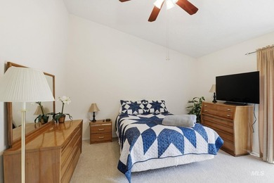 Quaint, adorable, furnished townhouse with attached garage. This - photo 15