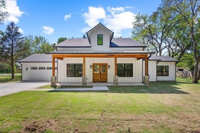 Lake Home For Sale in Pottsboro, Texas