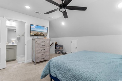 Beautiful 4-bedroom, 3.5-bath townhome located in the highly - photo 32