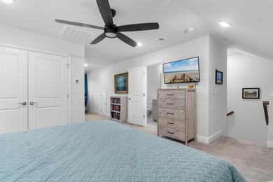 Beautiful 4-bedroom, 3.5-bath townhome located in the highly - photo 33