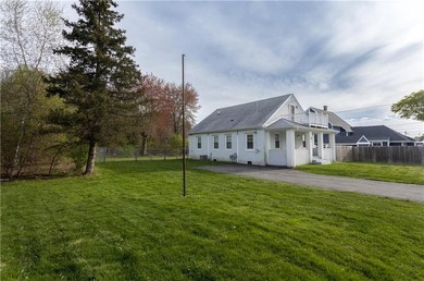 Discover the perfect blend of privacy and comfort in this - photo 3