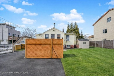 Rare opportunity at 5 Milbank Road in New Dorp Beach, Staten - photo 12