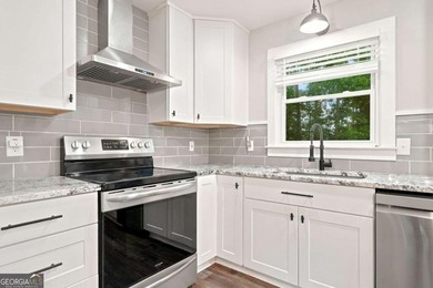 Welcome home to this beautifully renovated 3-bedroom, 2-bathroom - photo 14