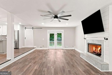 Welcome home to this beautifully renovated 3-bedroom, 2-bathroom - photo 17