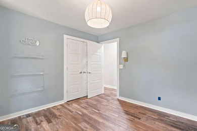 Welcome home to this beautifully renovated 3-bedroom, 2-bathroom - photo 27