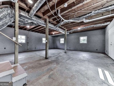 Welcome home to this beautifully renovated 3-bedroom, 2-bathroom - photo 32