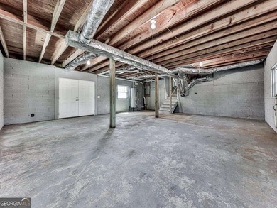 Welcome home to this beautifully renovated 3-bedroom, 2-bathroom - photo 33