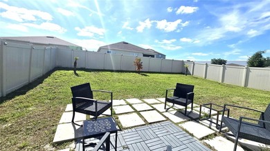 Short Sale. - PRICED TO SELL! Welcome to this 2022-built - photo 33
