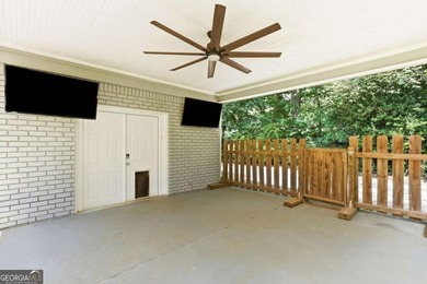 Welcome home to this beautifully renovated 3-bedroom, 2-bathroom - photo 35