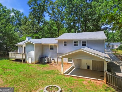 Welcome home to this beautifully renovated 3-bedroom, 2-bathroom - photo 38