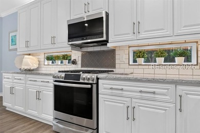 This meticulous, light & bright, updated Hatteras model in Sun - photo 4