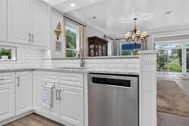 This meticulous, light & bright, updated Hatteras model in Sun - photo 5