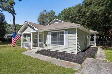 Tucked back on a quiet Lady's Island street, 16 Robin Way is a - photo 4
