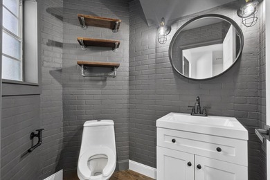 Spacious townhouse with Brand New Roof, newer plumbing, and new - photo 12