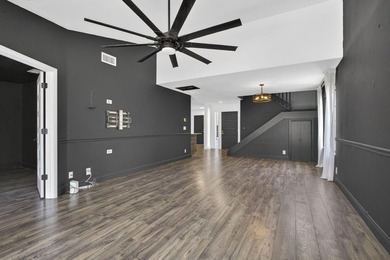 Spacious townhouse with Brand New Roof, newer plumbing, and new - photo 15