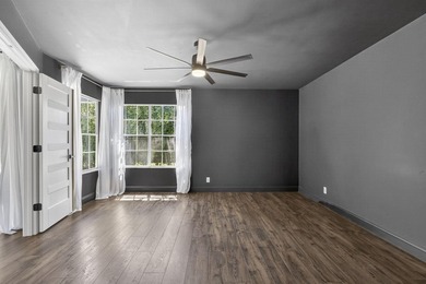 Spacious townhouse with Brand New Roof, newer plumbing, and new - photo 17