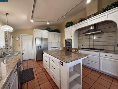 Enjoy the perfect combination of comfort and style in this - photo 19