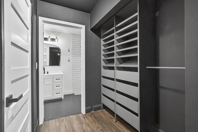 Spacious townhouse with Brand New Roof, newer plumbing, and new - photo 19