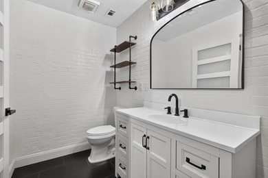 Spacious townhouse with Brand New Roof, newer plumbing, and new - photo 21