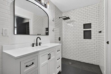 Spacious townhouse with Brand New Roof, newer plumbing, and new - photo 22