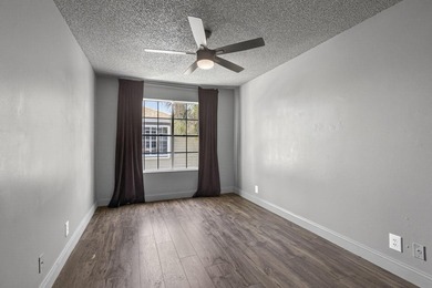 Spacious townhouse with Brand New Roof, newer plumbing, and new - photo 24
