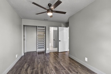 Spacious townhouse with Brand New Roof, newer plumbing, and new - photo 25