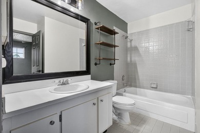 Spacious townhouse with Brand New Roof, newer plumbing, and new - photo 26