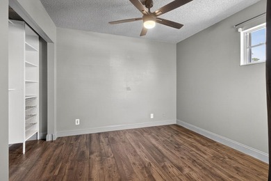Spacious townhouse with Brand New Roof, newer plumbing, and new - photo 27