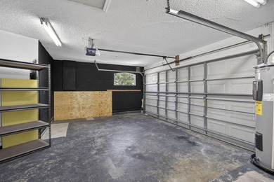 Spacious townhouse with Brand New Roof, newer plumbing, and new - photo 36