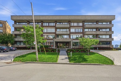 (private lake, pond, creek) Condo For Sale in Montréal (Côte-Des-Neiges/Notre-Dame-de-Grâce) Quebec