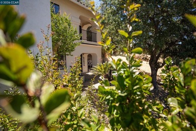 Enjoy the perfect combination of comfort and style in this - photo 46