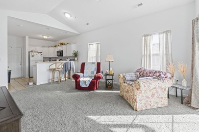 Welcome to this beautiful 2-bedroom, 2-bathroom top-floor end - photo 4