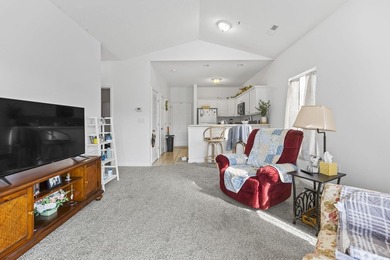 Welcome to this beautiful 2-bedroom, 2-bathroom top-floor end - photo 5