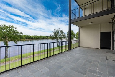 Amazing Riverbend condo custom designed by the renowned Noland - photo 3