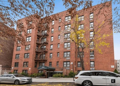 SPONSOR UNIT No Board Approval Required! Welcome to Residence 1I - photo 1