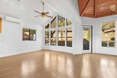 Updated coastal cottage in the sought-after Chetco River Resort - photo 4