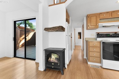 Updated coastal cottage in the sought-after Chetco River Resort - photo 6