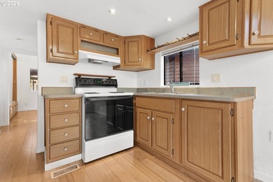 Updated coastal cottage in the sought-after Chetco River Resort - photo 7