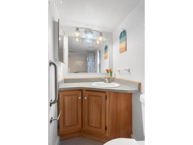 Updated coastal cottage in the sought-after Chetco River Resort - photo 9