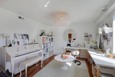 Experience elevated city living in this stunning 3 bed + den, 3 - photo 13