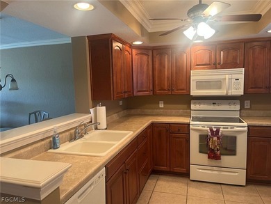 Desirable first floor condo, this spacious unit has over 1100 sq - photo 1