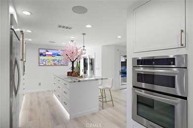 Welcome to modern, resort-style living on Lido Isle. Extensively - photo 9