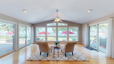 Discover the perfect blend of comfort and luxury in this - photo 9