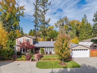 (private lake, pond, creek) Home For Sale in Grants Pass Oregon