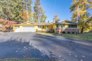 Lake Home For Sale in Grants Pass, Oregon