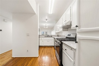 Perched in Signal Hill, this rare single-level 2-bed, 2-bath - photo 20