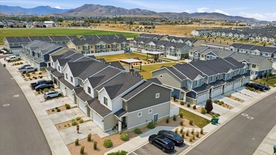 Don't miss this beautiful 3-bedroom, 2.5-bathroom townhome - photo 31